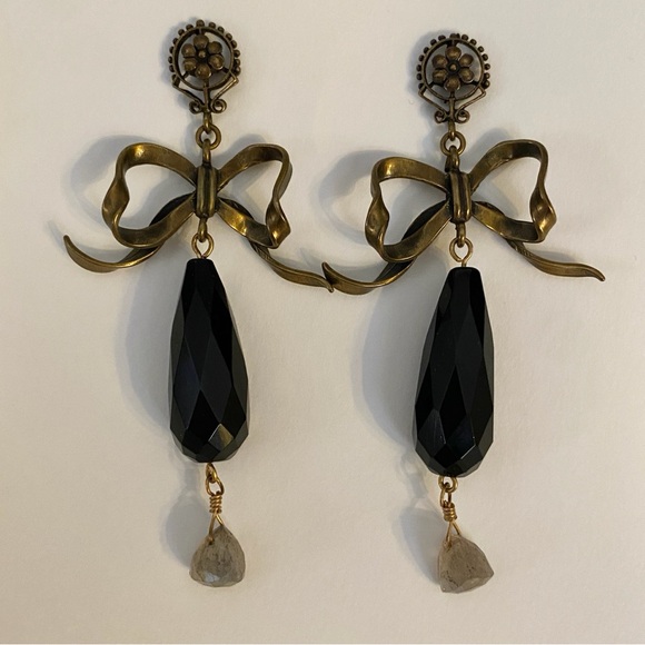 Extasia Jewelry - Vintage Extasia earrings - black pear shaped faceted beads dangle from delicate